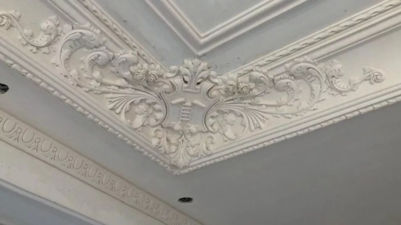 Design and implementation of Hosseini's modern stucco in the cities of Tehran