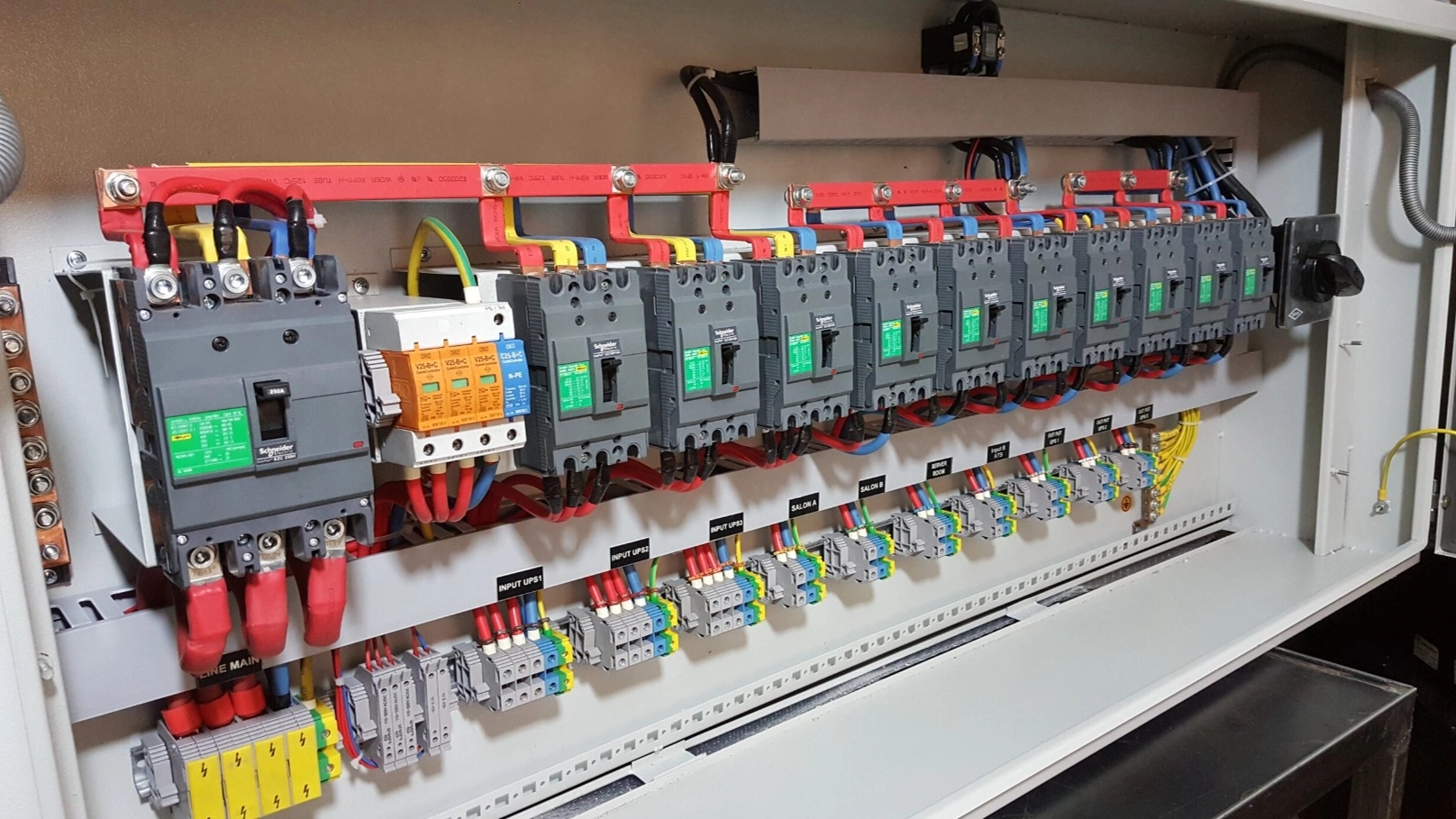 Design and assembly of all kinds of industrial switchboards of Arsham Sanat in Zanjan
