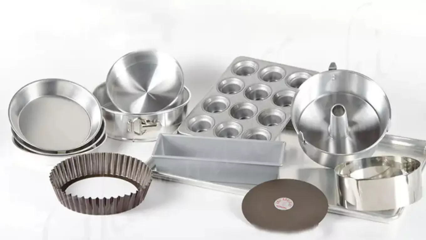 What is a cake mold and what is its use?