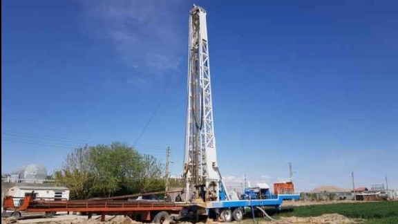 Rotary drilling machine and its application