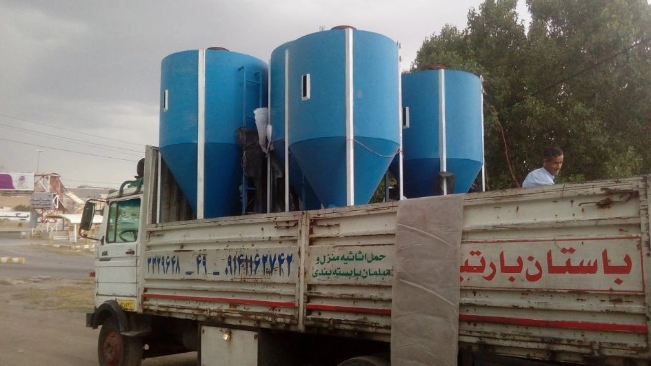 Vertical mixers for granulating plastic materials