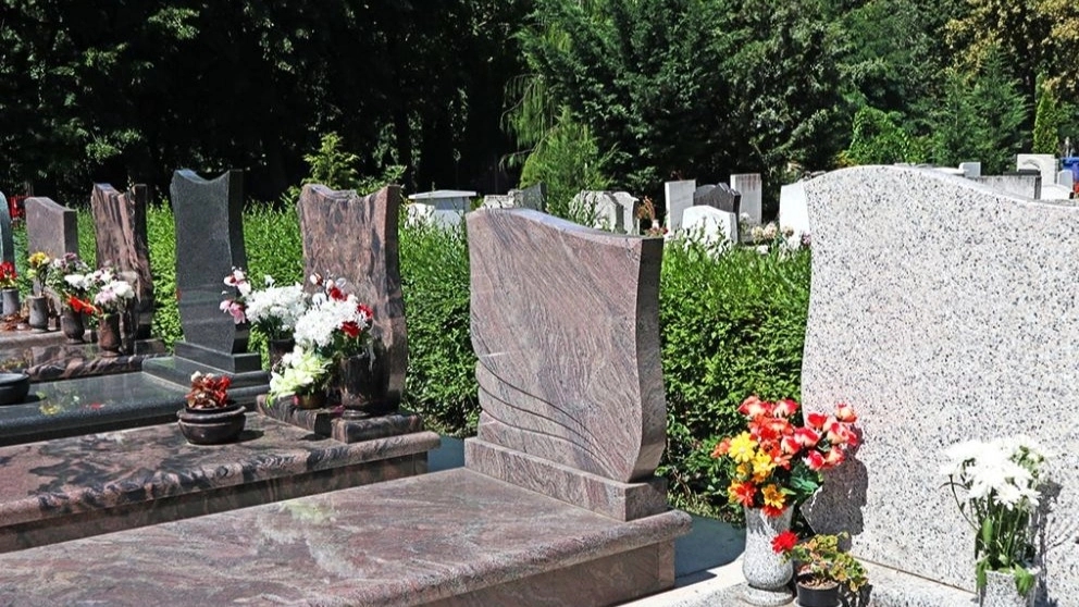 Ordering the construction and engraving of Alinejad's tombstone in Birjand