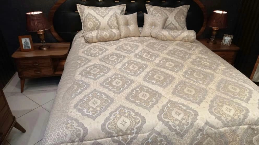 Maui bedspread and quilt