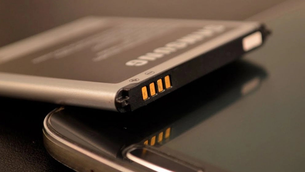 A sign of a damaged mobile battery