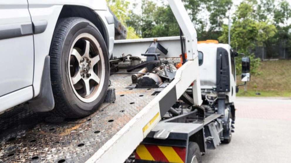 What are the duties of car assistance?