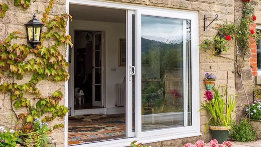 صيانة النوافذ والأبواب ذات الزجاج المزدوج UPVC