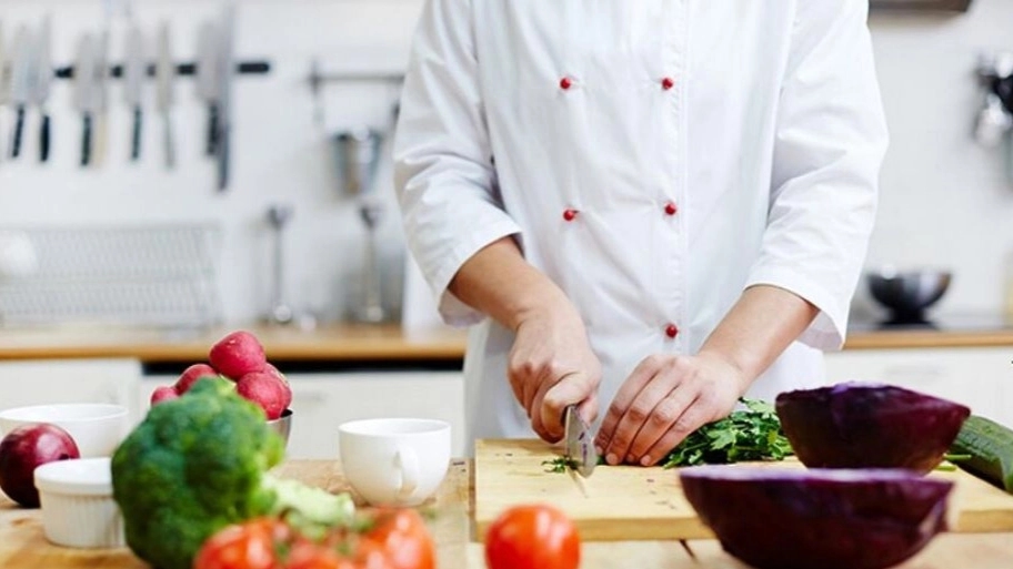 Characteristics and duties of a good cook