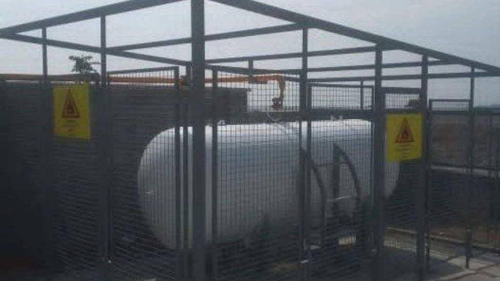 Steps and materials for the construction of liquid gas storage tank