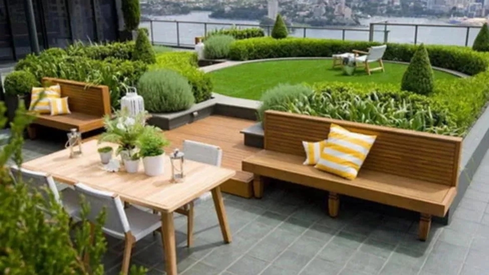 Familiarity with outdoor decoration Familiarity with outdoor decoration