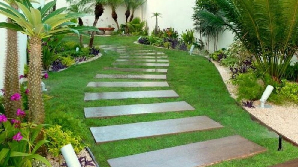 Application of artificial grass