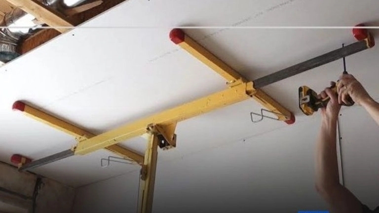 Types and components of ceiling jacks