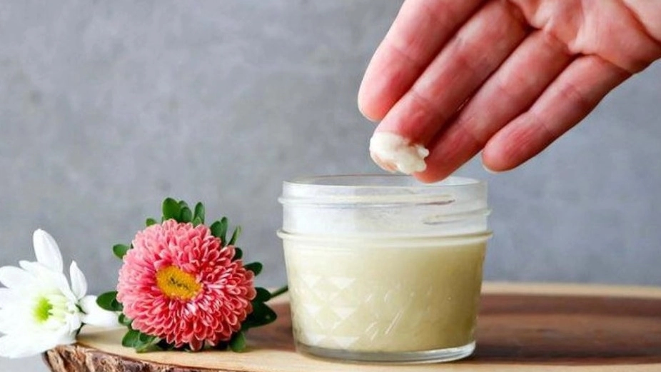 Production of original royal gel cream in Gorgan Production of original royal gel cream in Gorgan