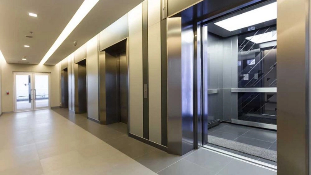 Rashin Faraz Company, design and construction of hydraulic lift assembly and electric escalator in Isfahan