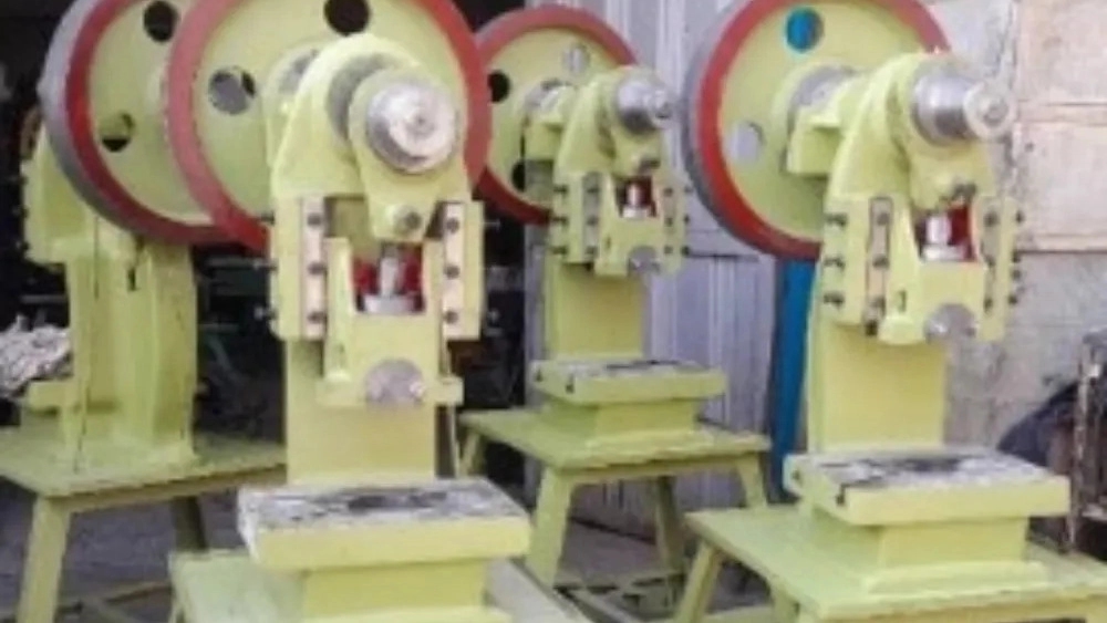 Rezai kardeşlerin motor ve metal parça üretimine yönelik yeni ve değişken presleri