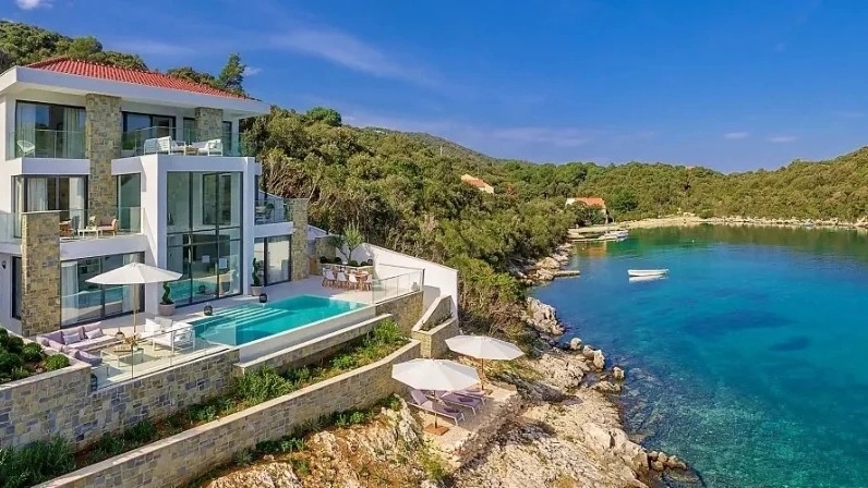 Mortgage and rent of a beach villa in Chabaksar