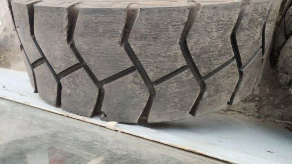 Etihad pressing, replacement and sale of stock forklift tires and baby rims in Tehran