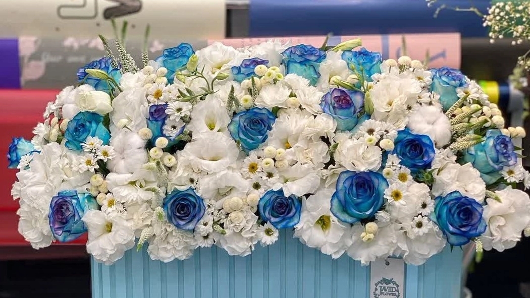Javid flower, ordering boxes and flower crowns and decorating the bride's car in Rasht