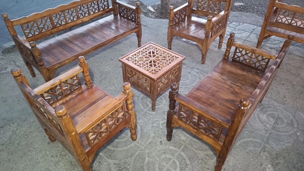 Produced by Naqsh Jahan, sale of traditional and royal throne in Isfahan