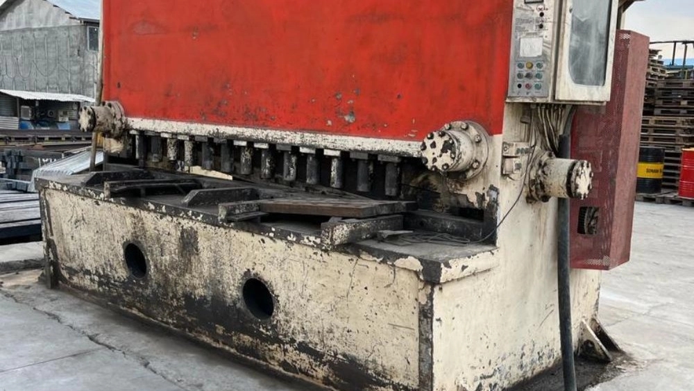 Sale of 3 meter guillotine, 50 mm long