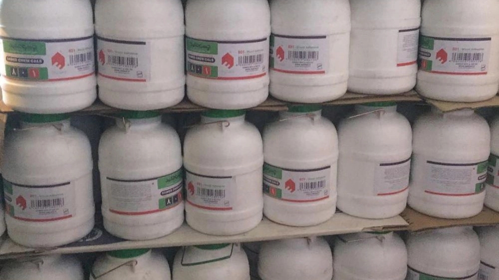 Kaviani glue store, sales and distribution of all kinds of glue in Shiraz