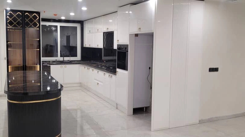 کابینت طرح انزو زنگ ترکیبی سفید مشکی