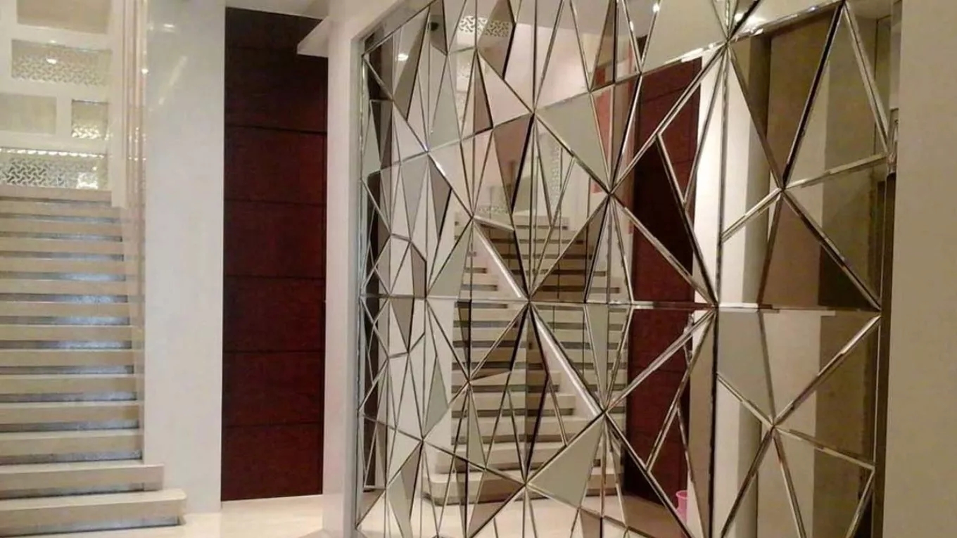 Mirror work of soldiers in Mashhad