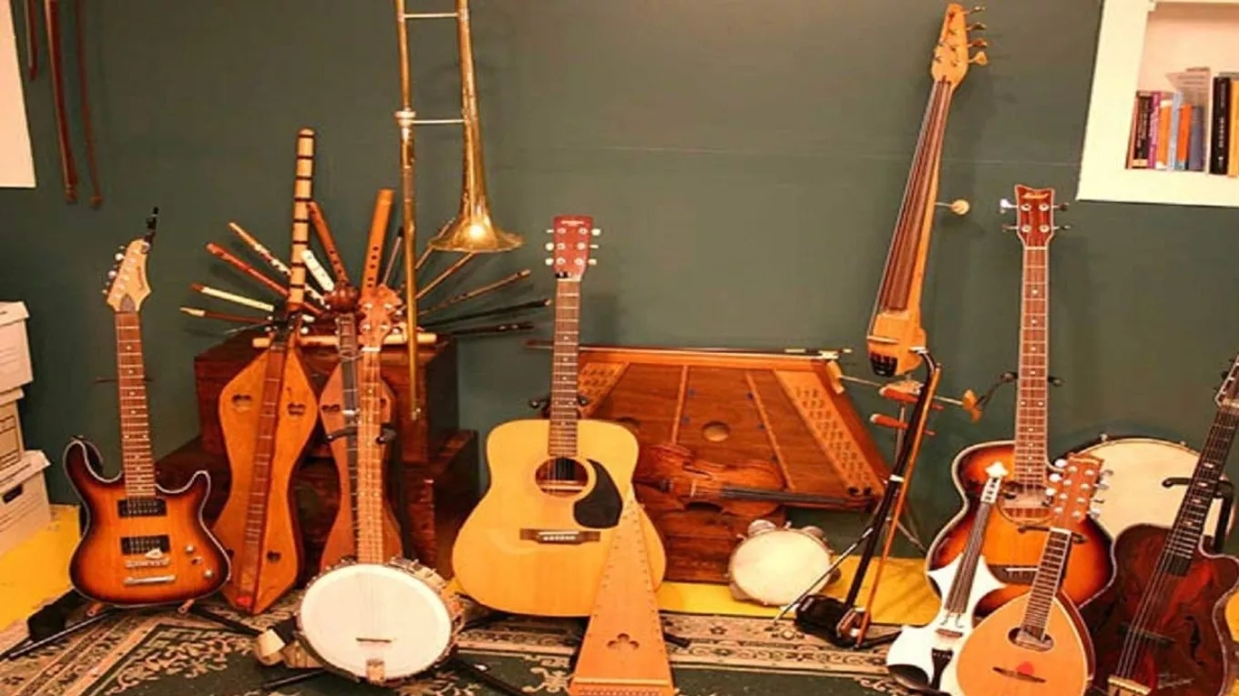 Moazzami musical instruments in Rasht
