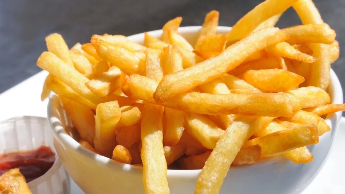 Semi-prepared and frozen Shulen potato wedges in Mashhad