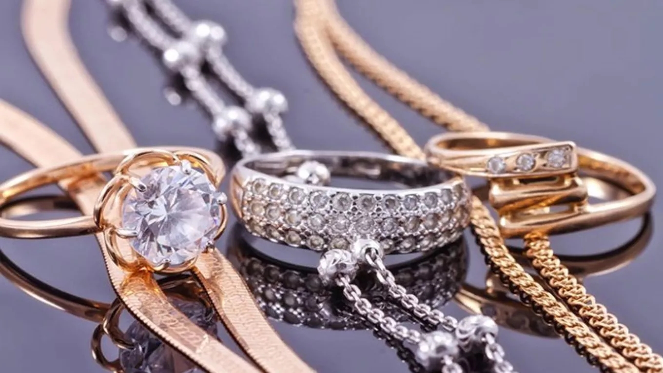 Ordering and selling all kinds of silver rhinestones and Shania accessories in Rasht
