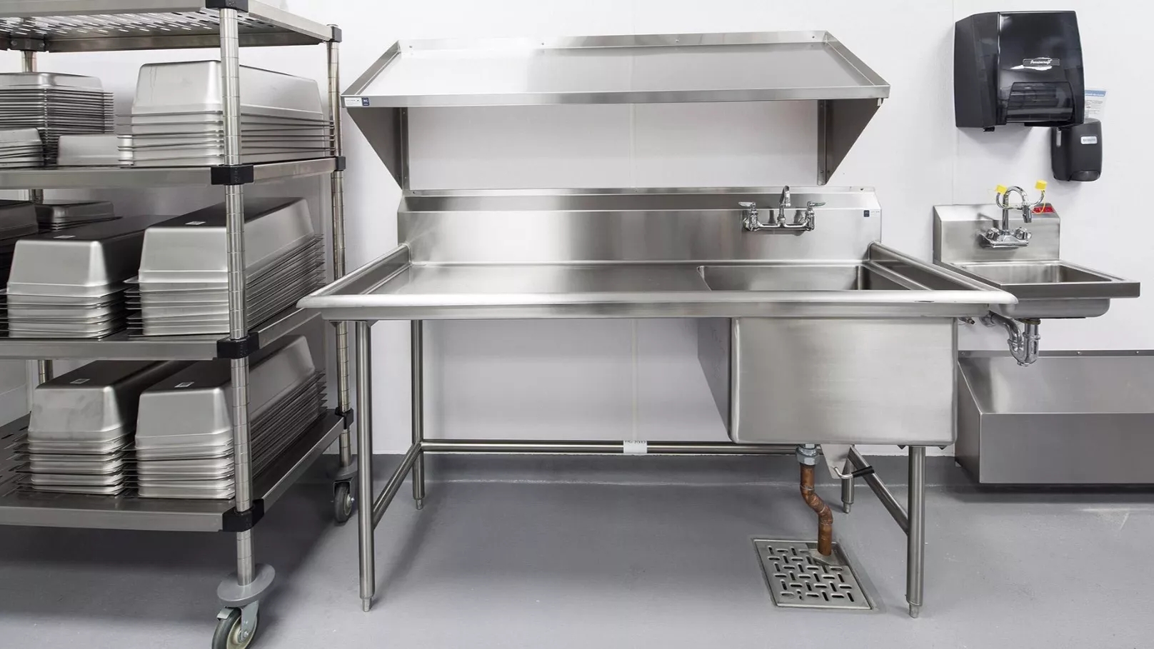Production of steel equipment and steel pharmaceutical devices in Karaj