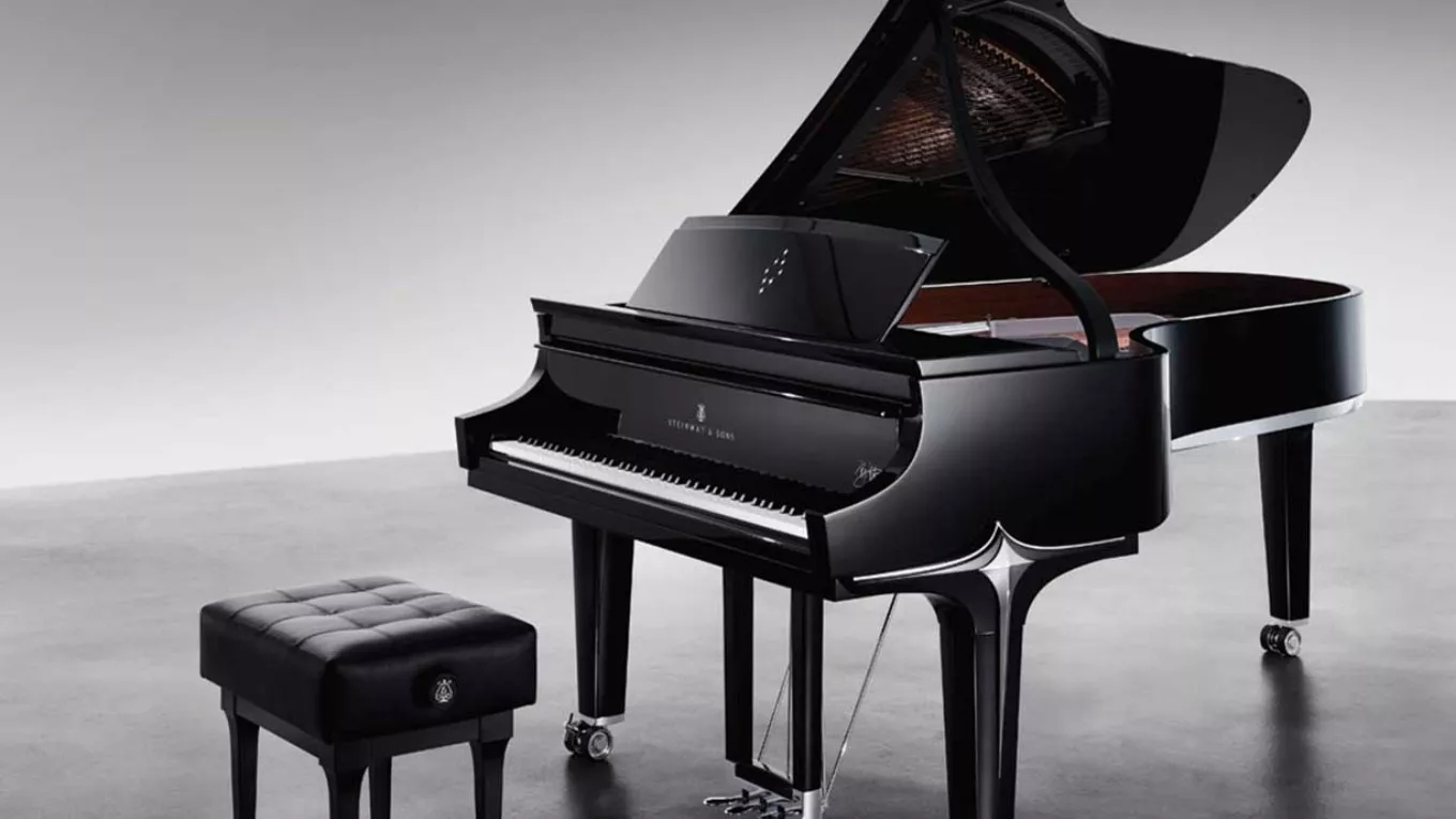 Saideh Golzar, a technical and specialized piano expert in Rasht
