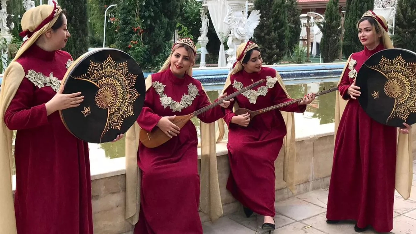 Rosh Banu's bridesmaid and funeral group in Rasht