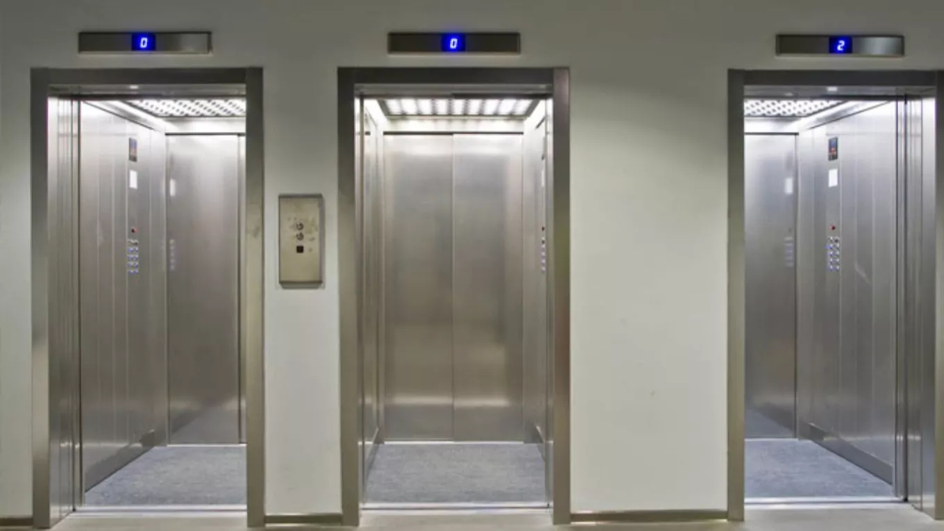Parsian Gharb elevator in Karaj