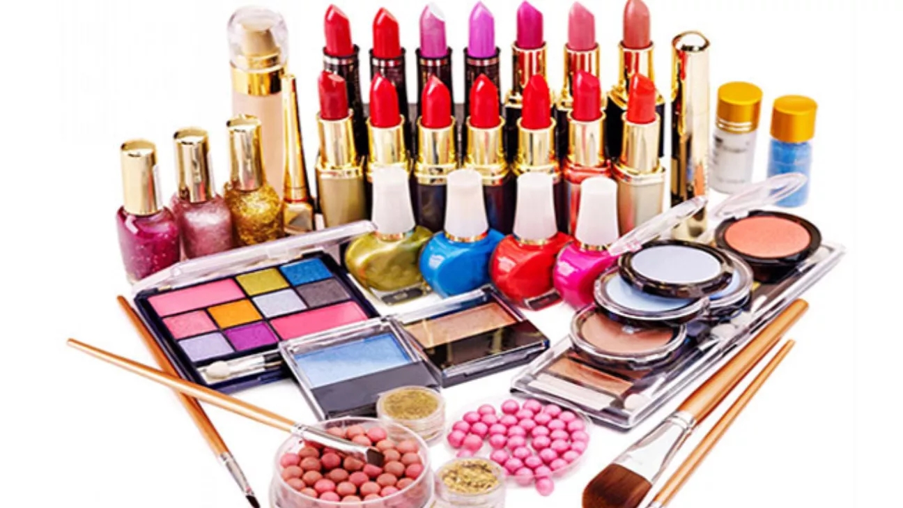 Sale of all kinds of cosmetics and hair care products in Shahrzabai Ganaveh