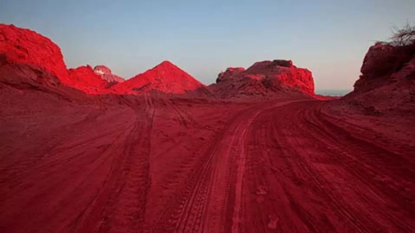 Extraction of kaolin feldspar, iron oxide and ocher mines in Kashan