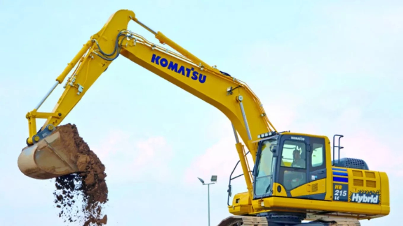 Training to work in mining with Aria Komatsu excavator in East Azerbaijan