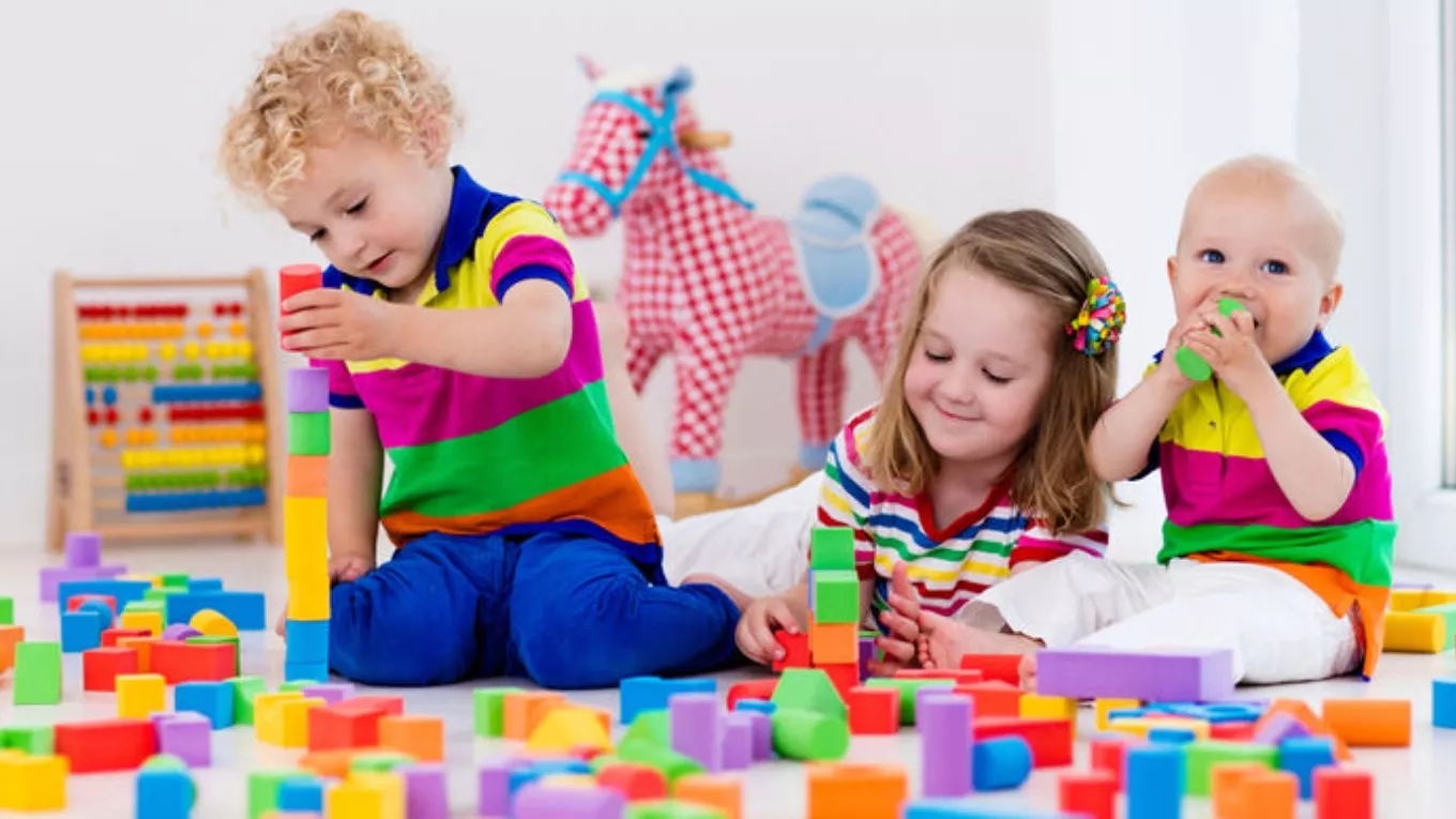 Distribution of new toys in Isfahan