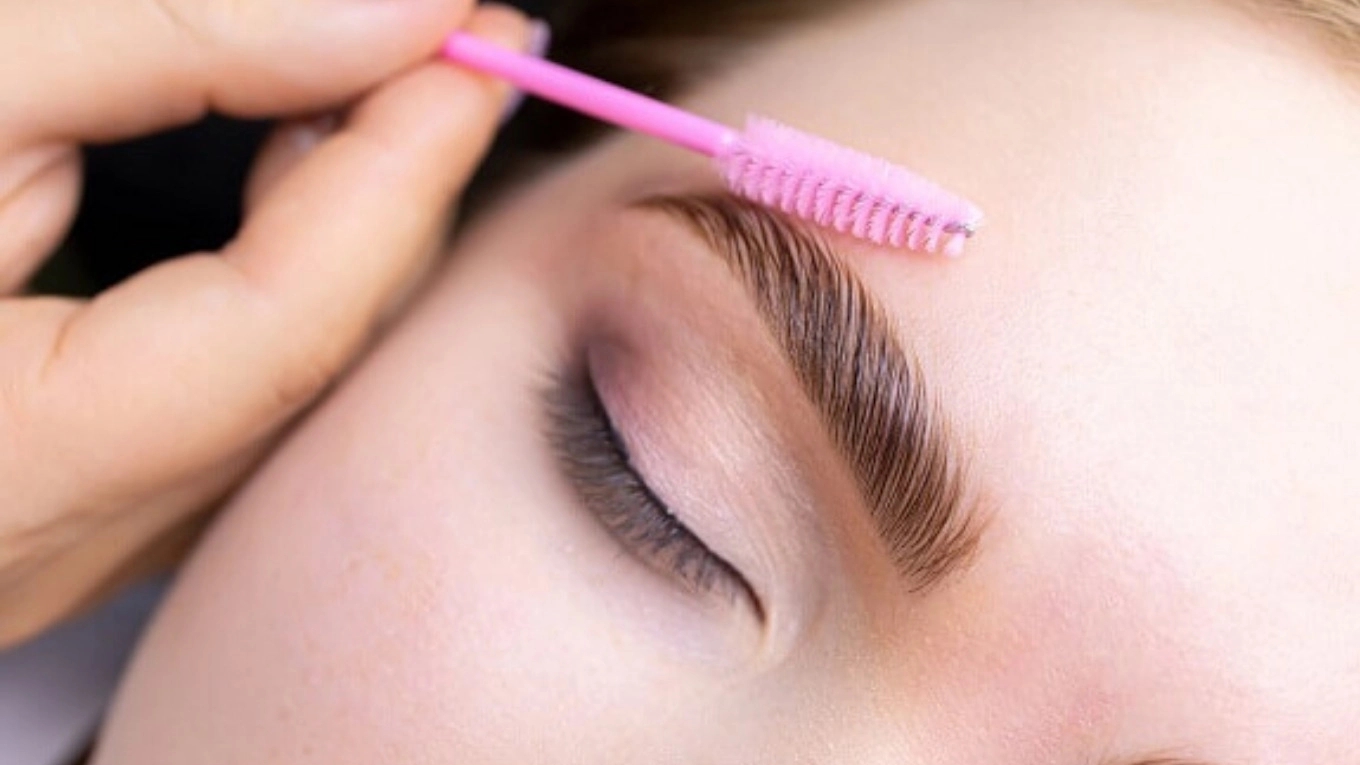 Specialized eyelash and eyebrow lift and laminate services in Golsar Rasht