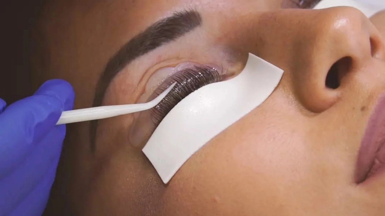 What is an eyelash lift?