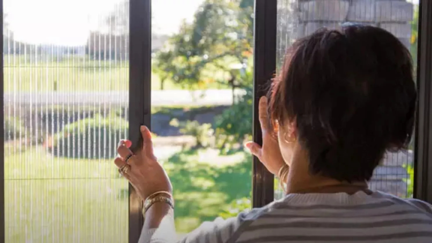 What is a magnetic net curtain?