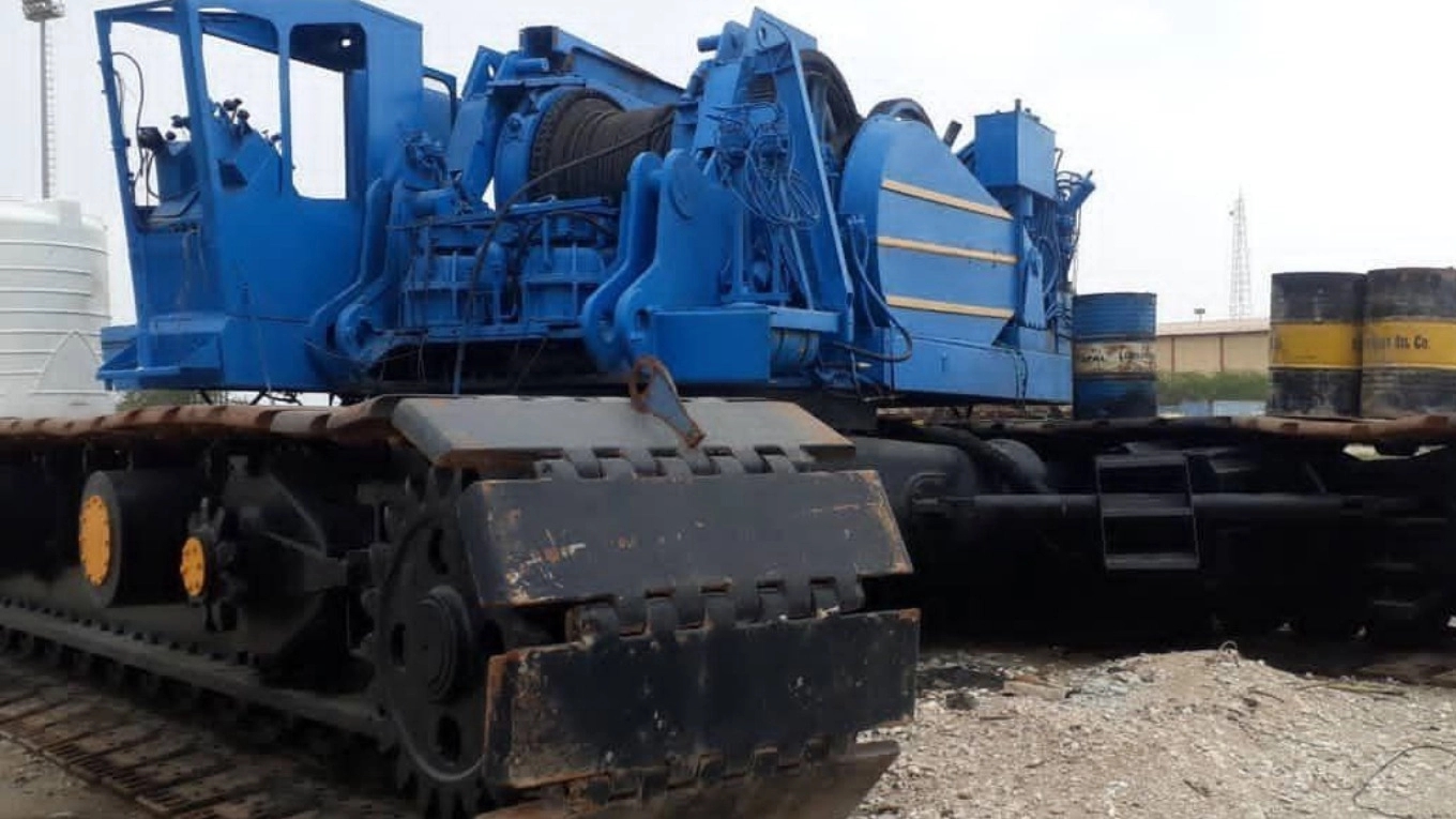 Hydraulic repairs of the south-facing Miah Gostar crane in Khorramshahr
