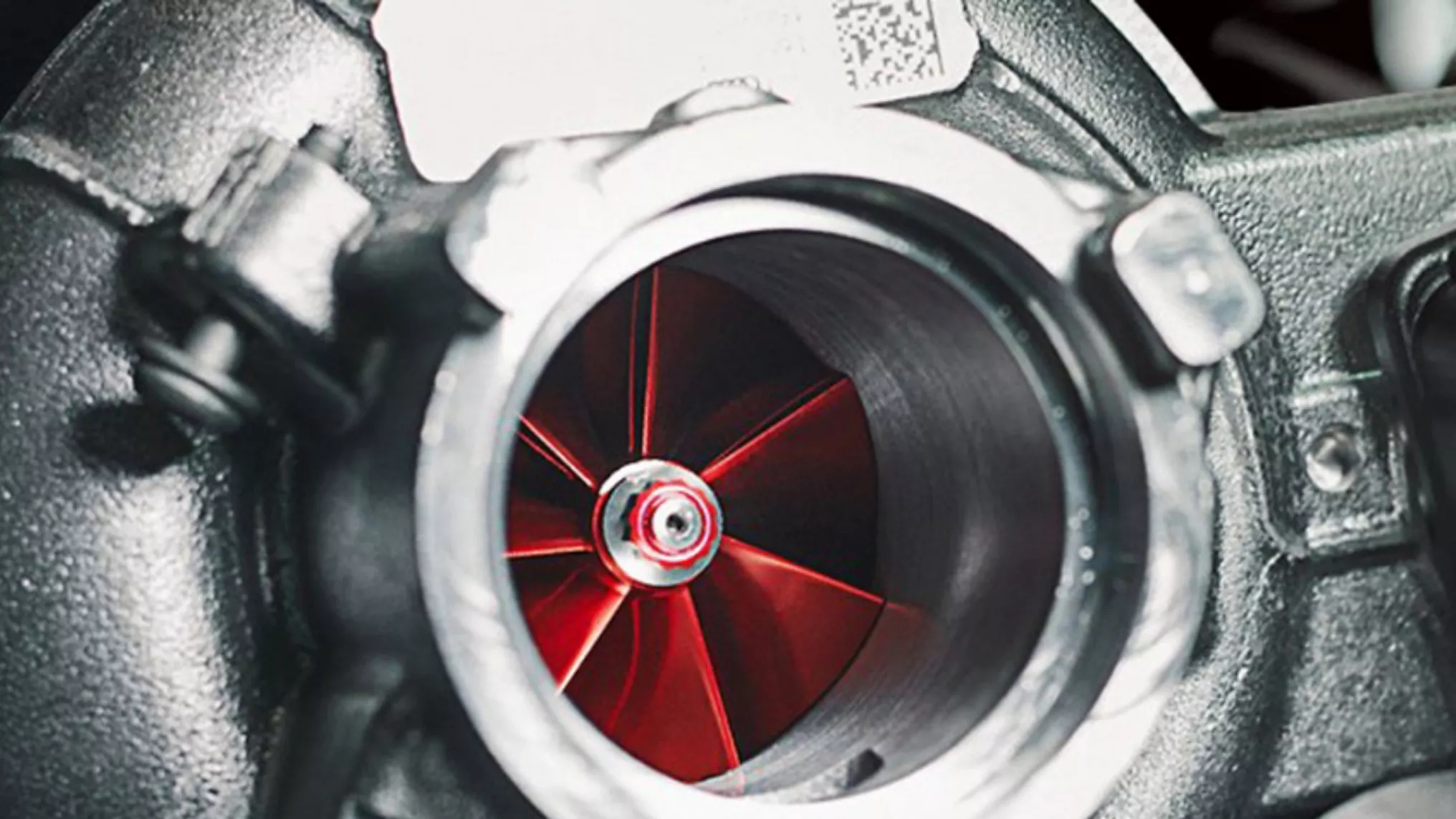 The difference between supercharger and turbocharger