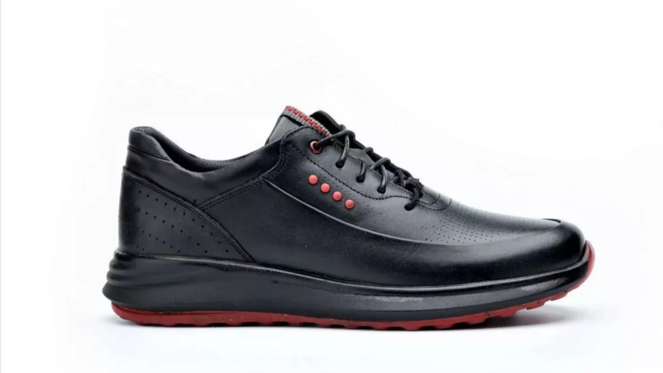 The difference between shoes and sneakers
