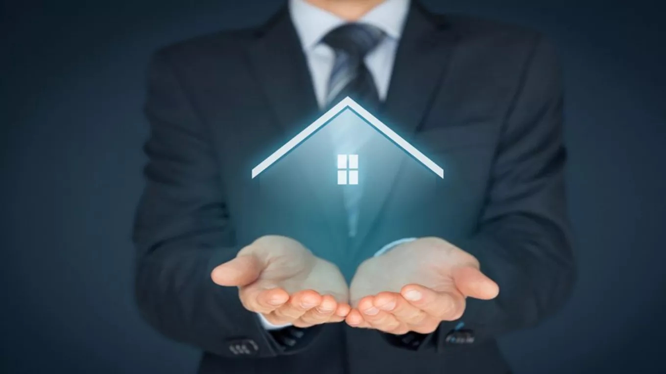 What is the difference between the duties of a real estate agent and a real estate agent?