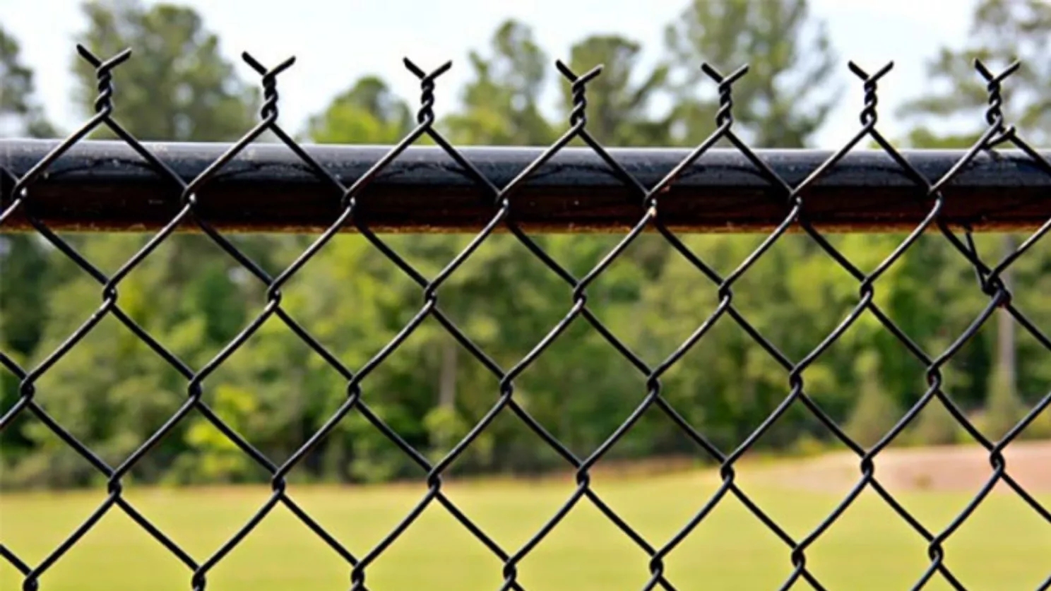 Brief introduction of fence netting and other types, their use in industry