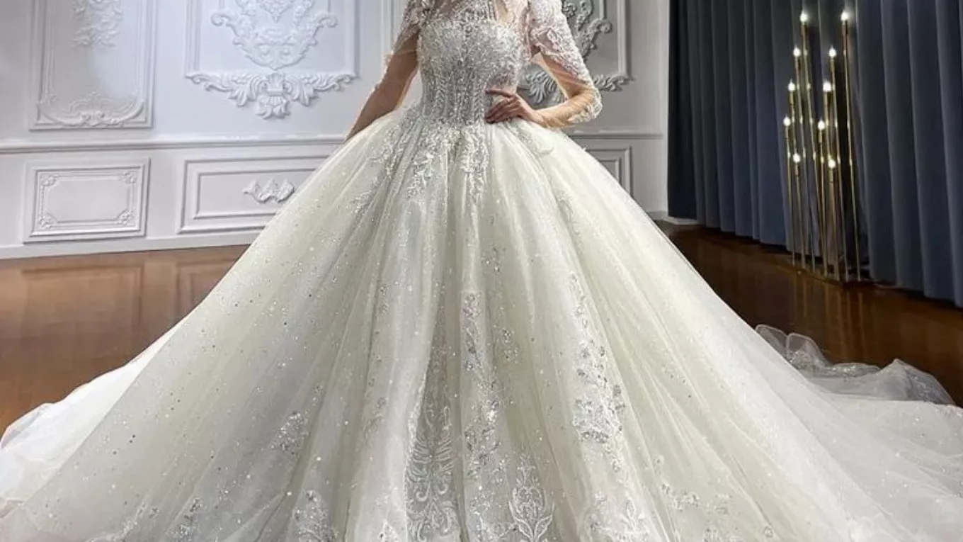 What are the characteristics of a good wedding dress?