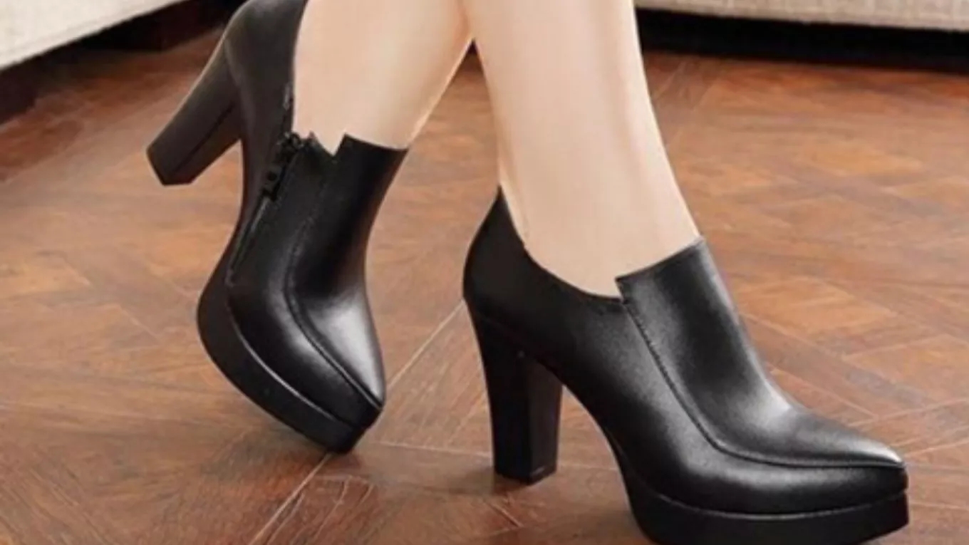 What are the types of women's shoe models?