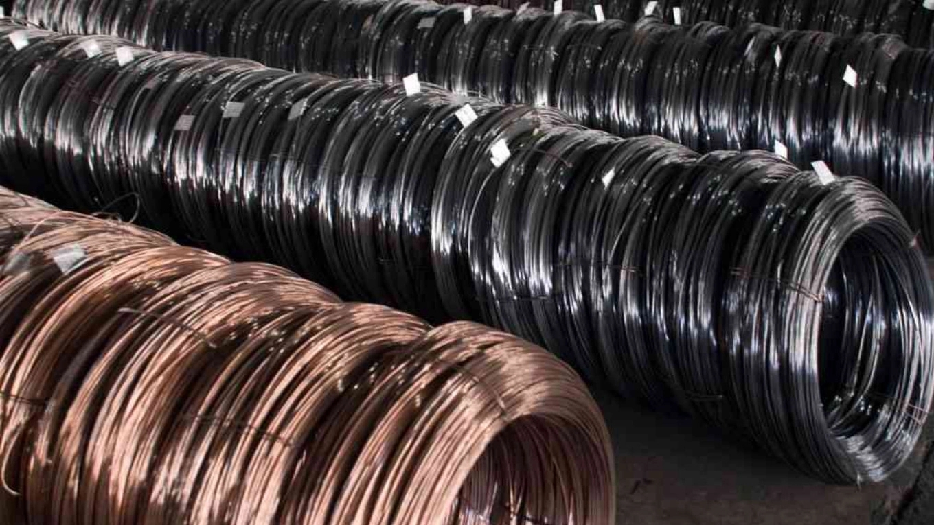 The difference between black and white wire