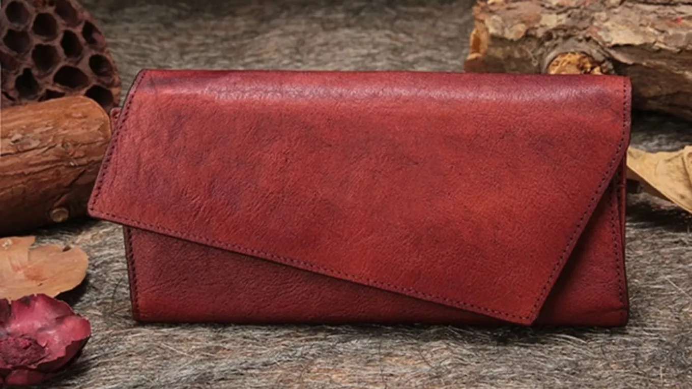 Features that we should consider in sewing a high-quality leather bag