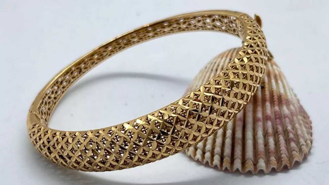 Types of gold bracelets